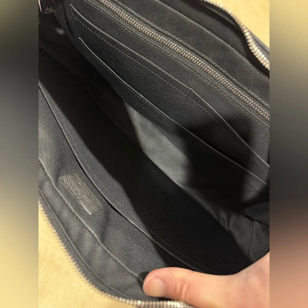 LOUIS VUITTON Taiga Porte-Documents Business MM Ardoise